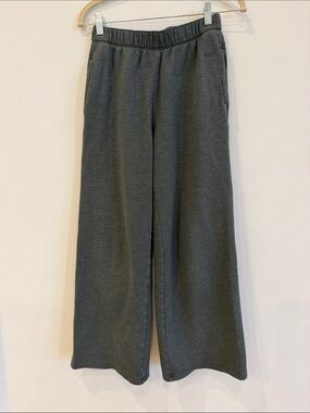 Hollister XS Short Wide-Leg Sweatpants in Evergreen